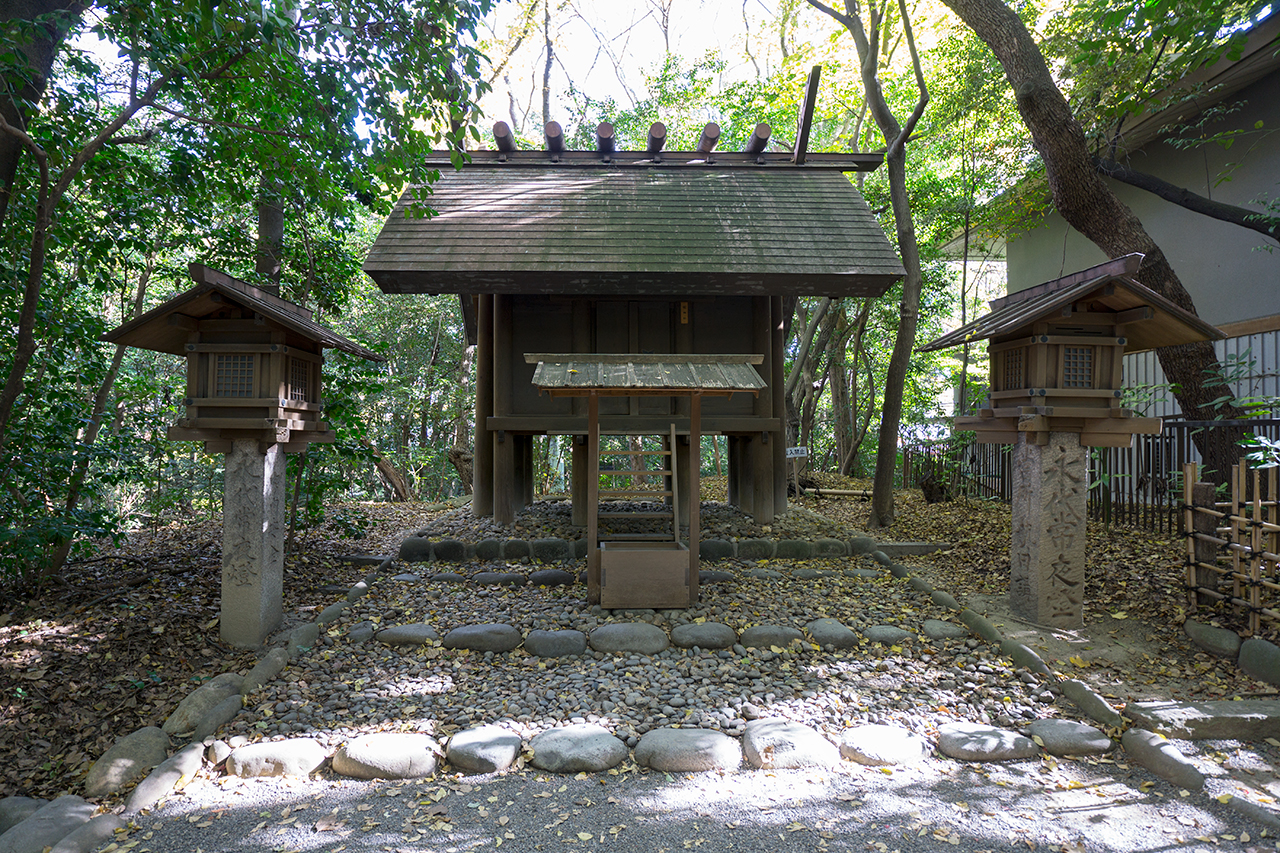 龍神社 社殿