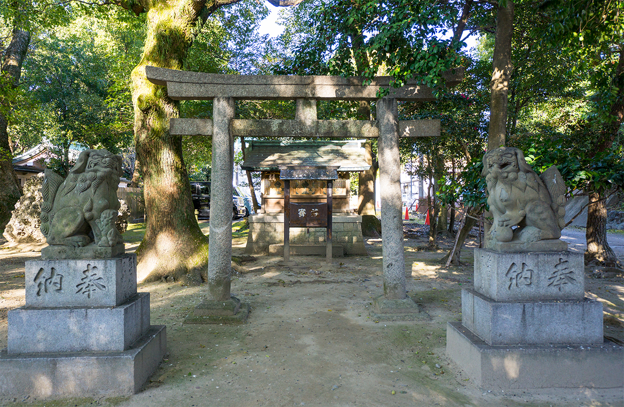 真清田神社 三末社 鳥居と社殿