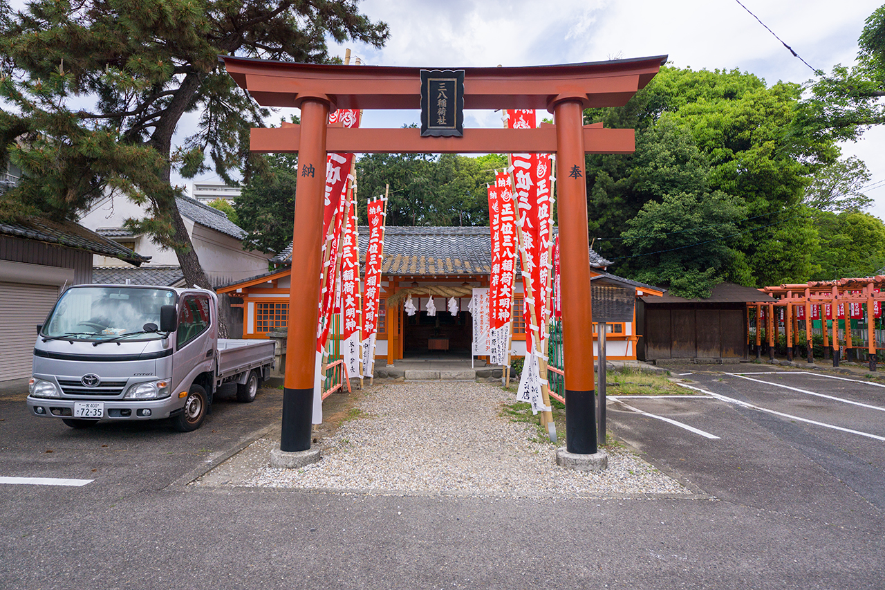 真清田神社 三八稲荷 鳥居と拝殿