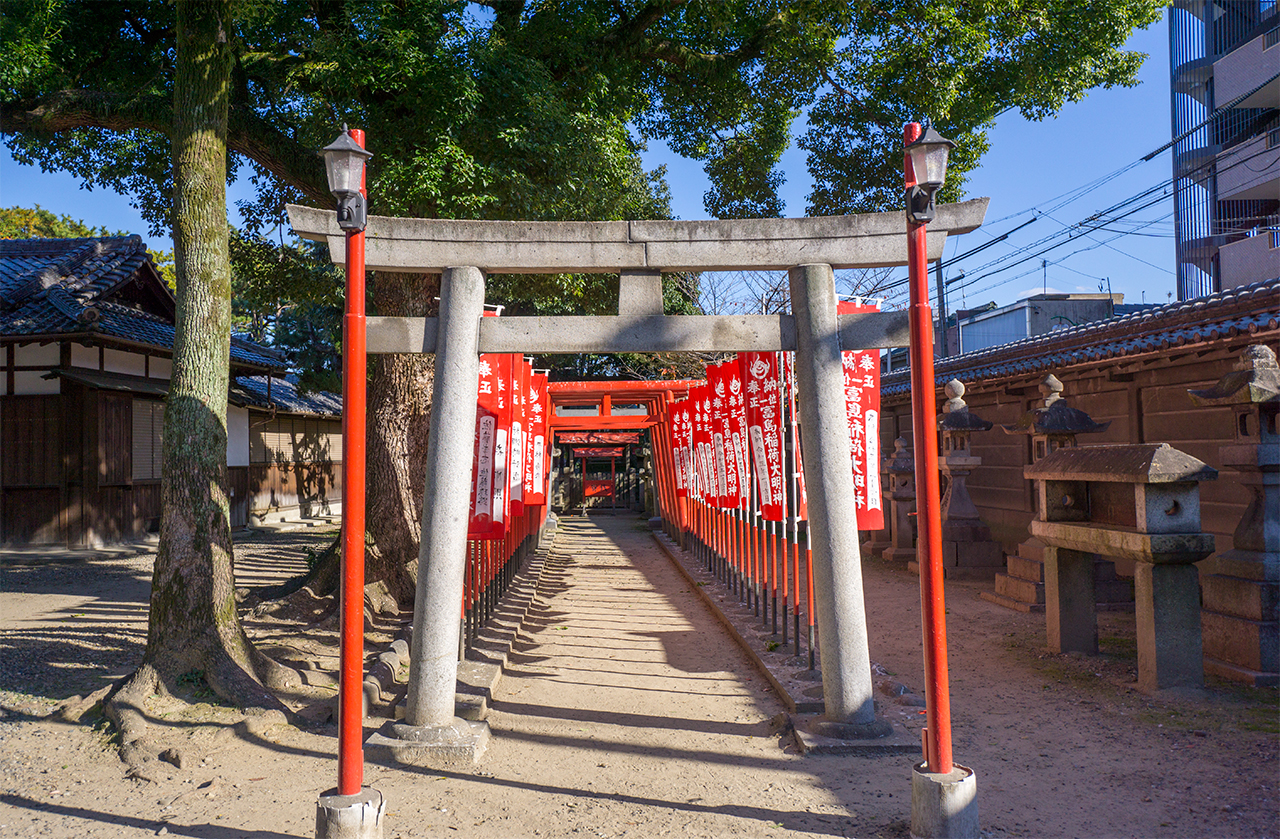 真清田神社 富島稲荷大明神の千本鳥居