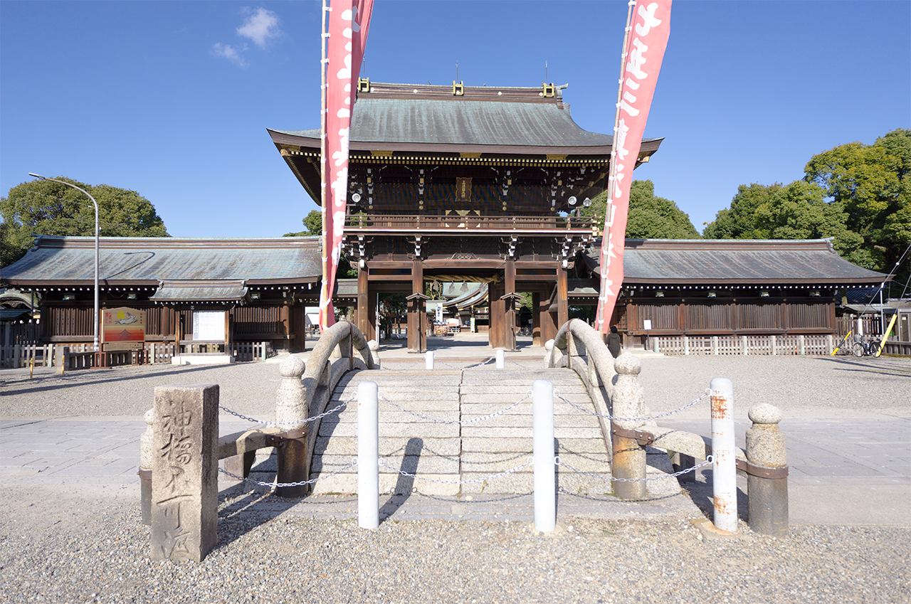 真清田神社 神橋と楼門