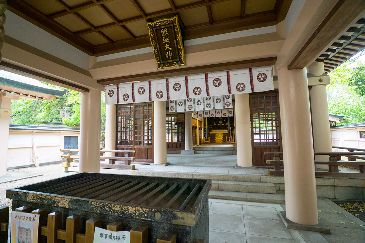 真清田神社 服織神社 社殿