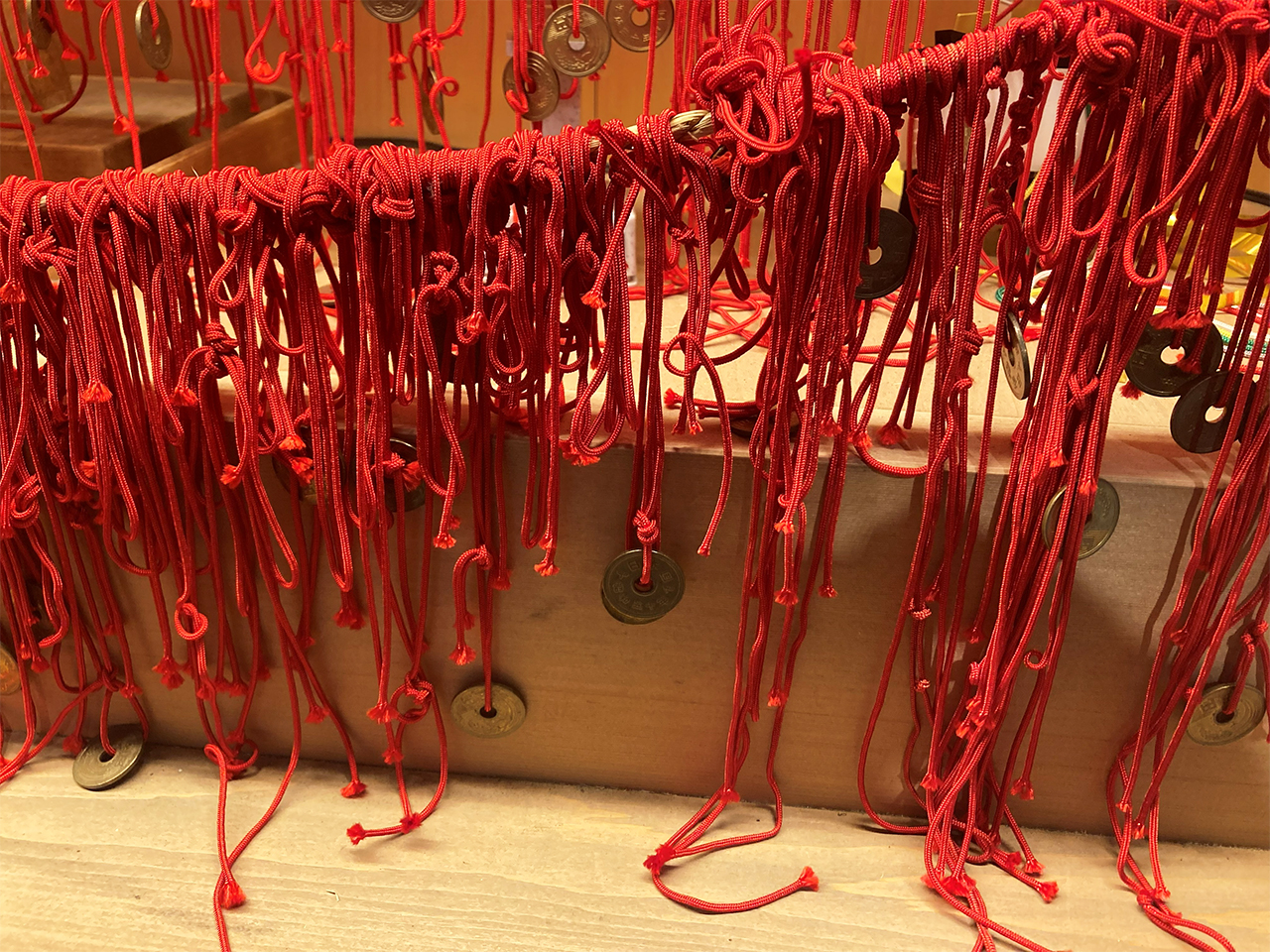 真清田神社 5円玉をつかって結ばれた運命之紅糸