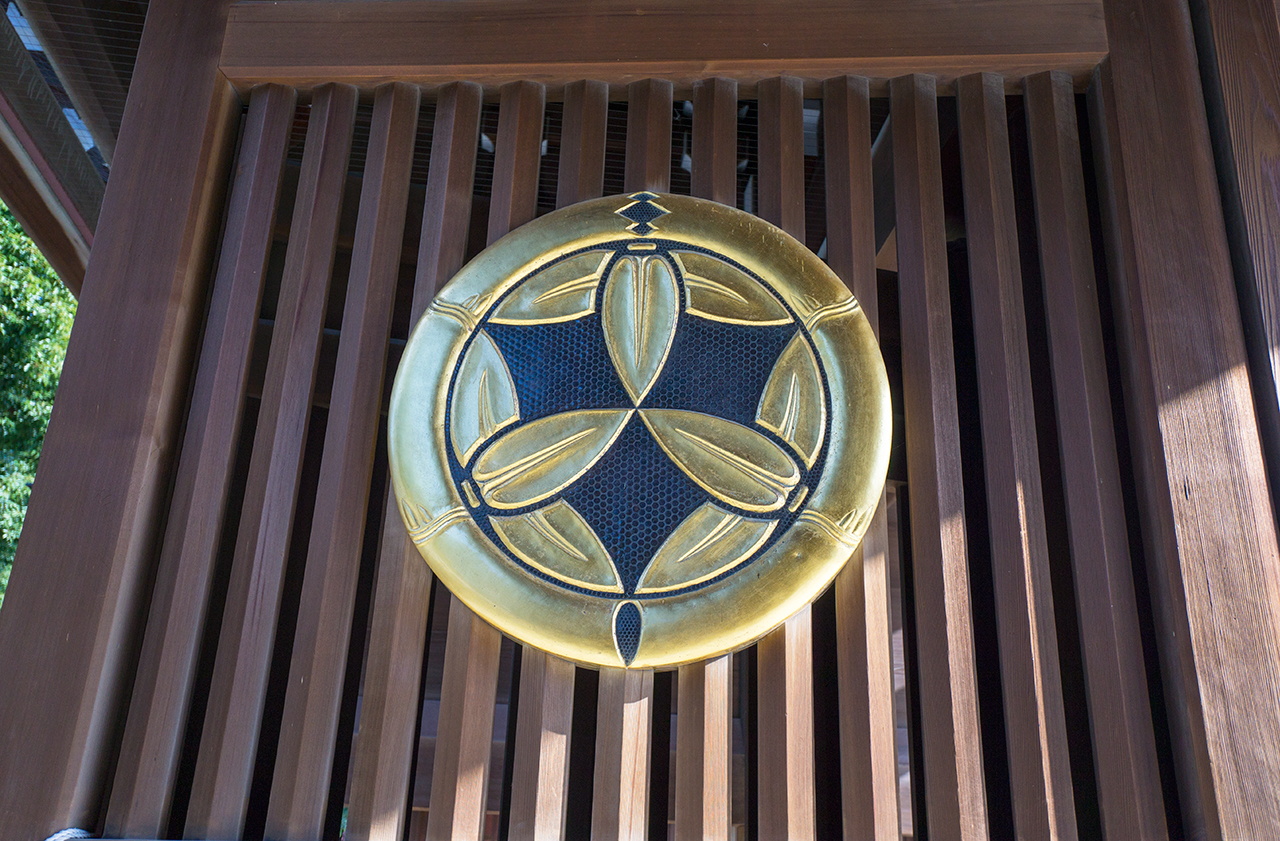 真清田神社 楼門の御神紋