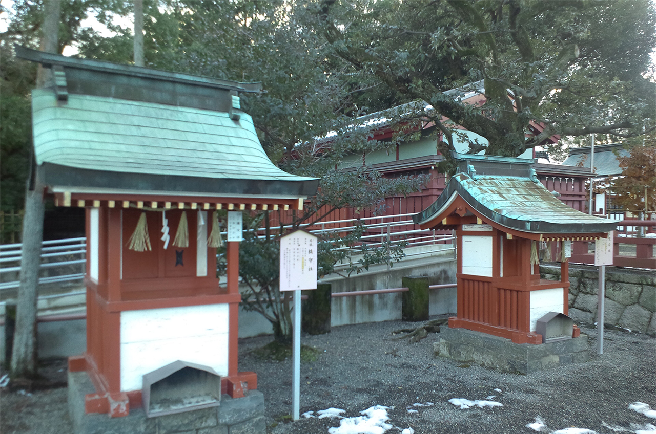 橋守社 社殿