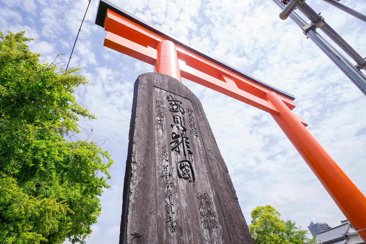 津島神社 感恩報国の碑