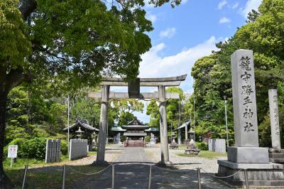 籠守勝手神社 鳥居と社号標
