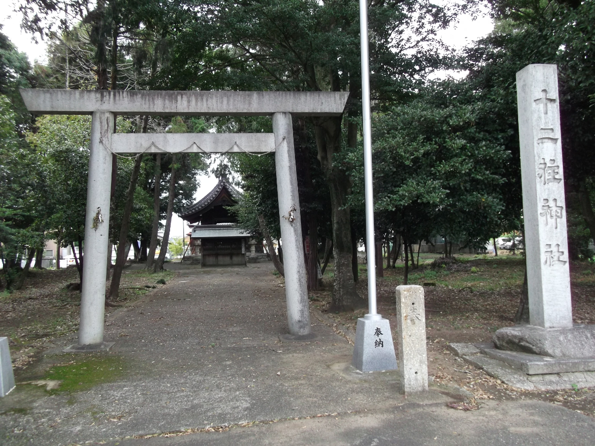 鳥居と拝殿