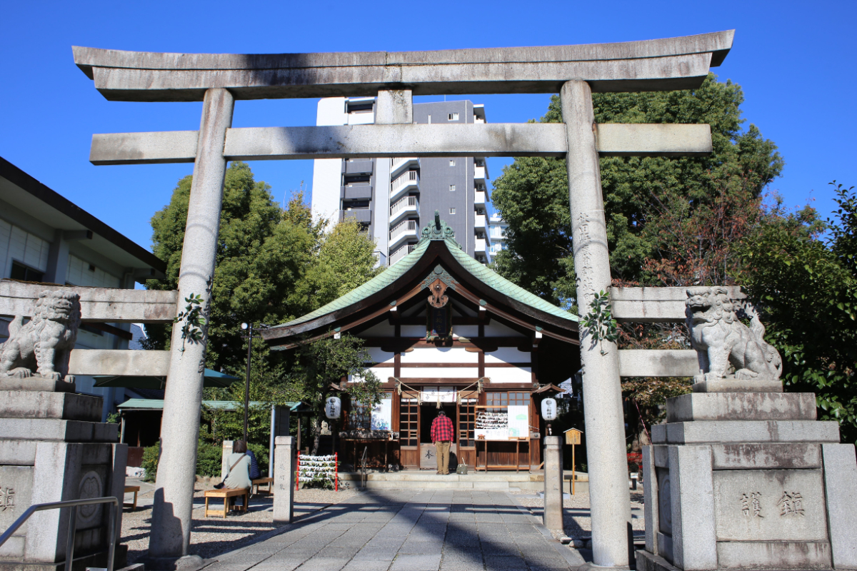 鳥居と拝殿