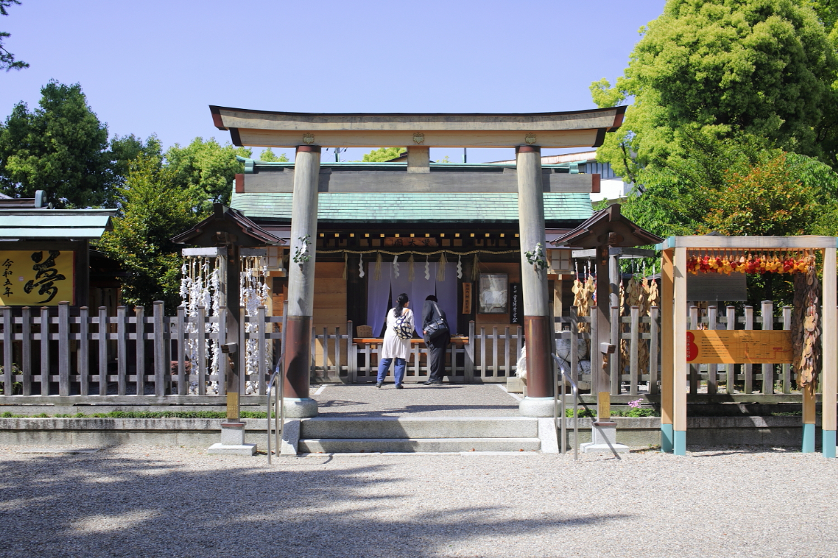 鳥居と拝殿