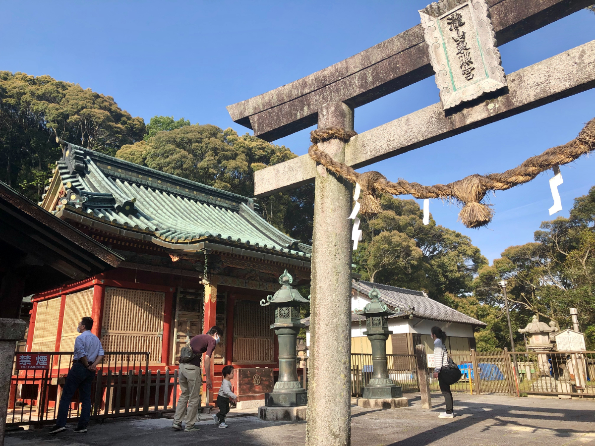 鳥居と拝殿
