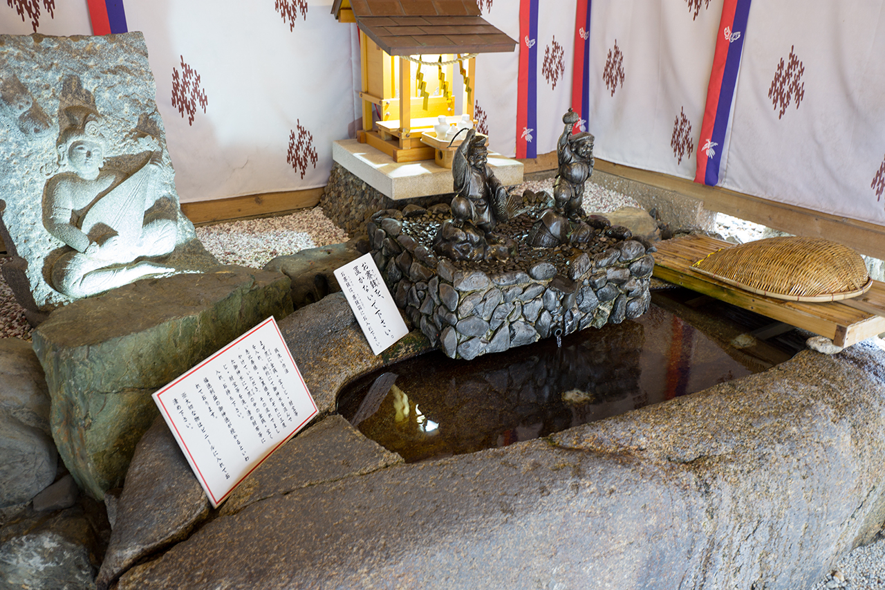 金神社の銭洗い