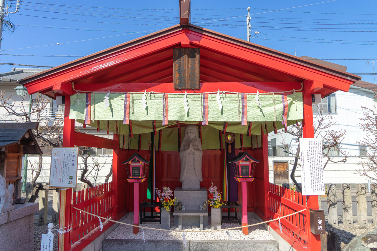 人形供養神 社殿