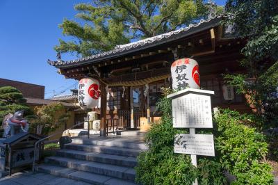 伊奴神社 伊奴神社 拝殿と犬の王像