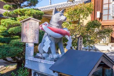 伊奴神社 犬の王像と陶器のいぬみくじ