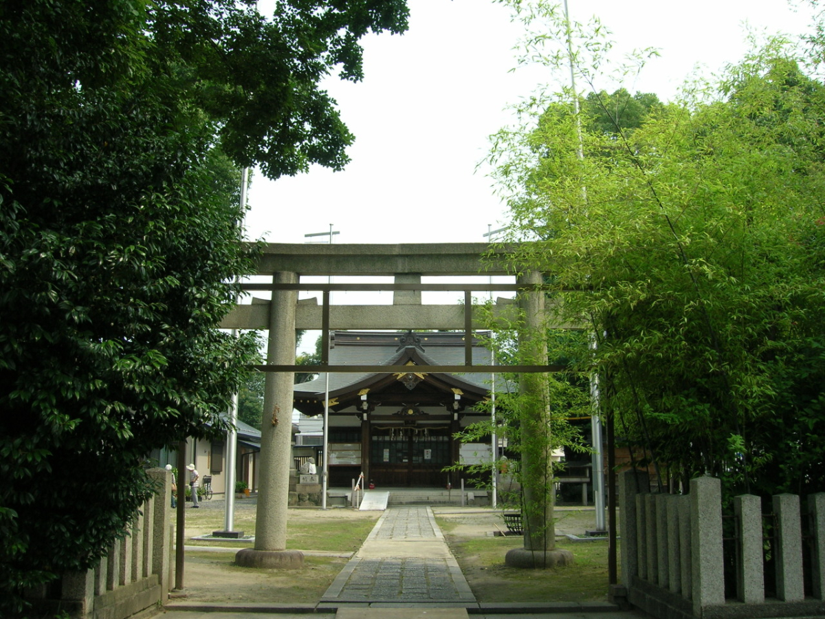 鳥居と拝殿
