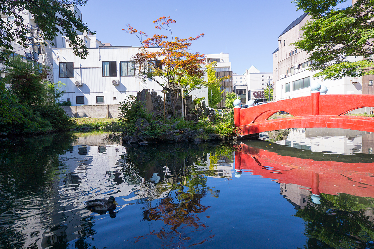 弁財天宮と太鼓橋