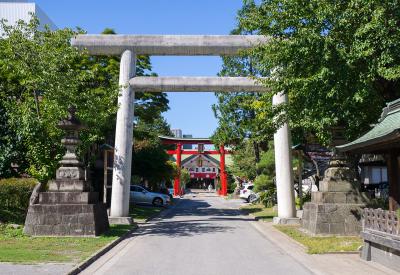 善知鳥神社 鳥居と参道