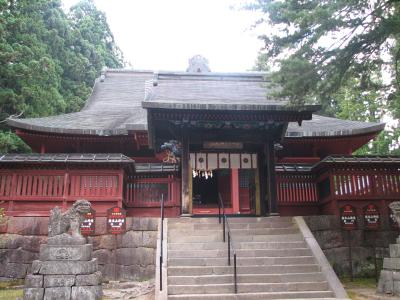 岩木山神社 中門と拝殿