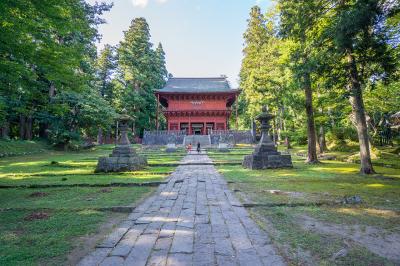 岩木山神社 石畳の先にある楼門