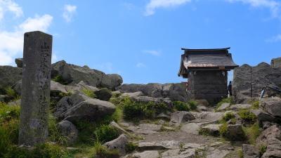 岩木山神社 社号標と奥宮
