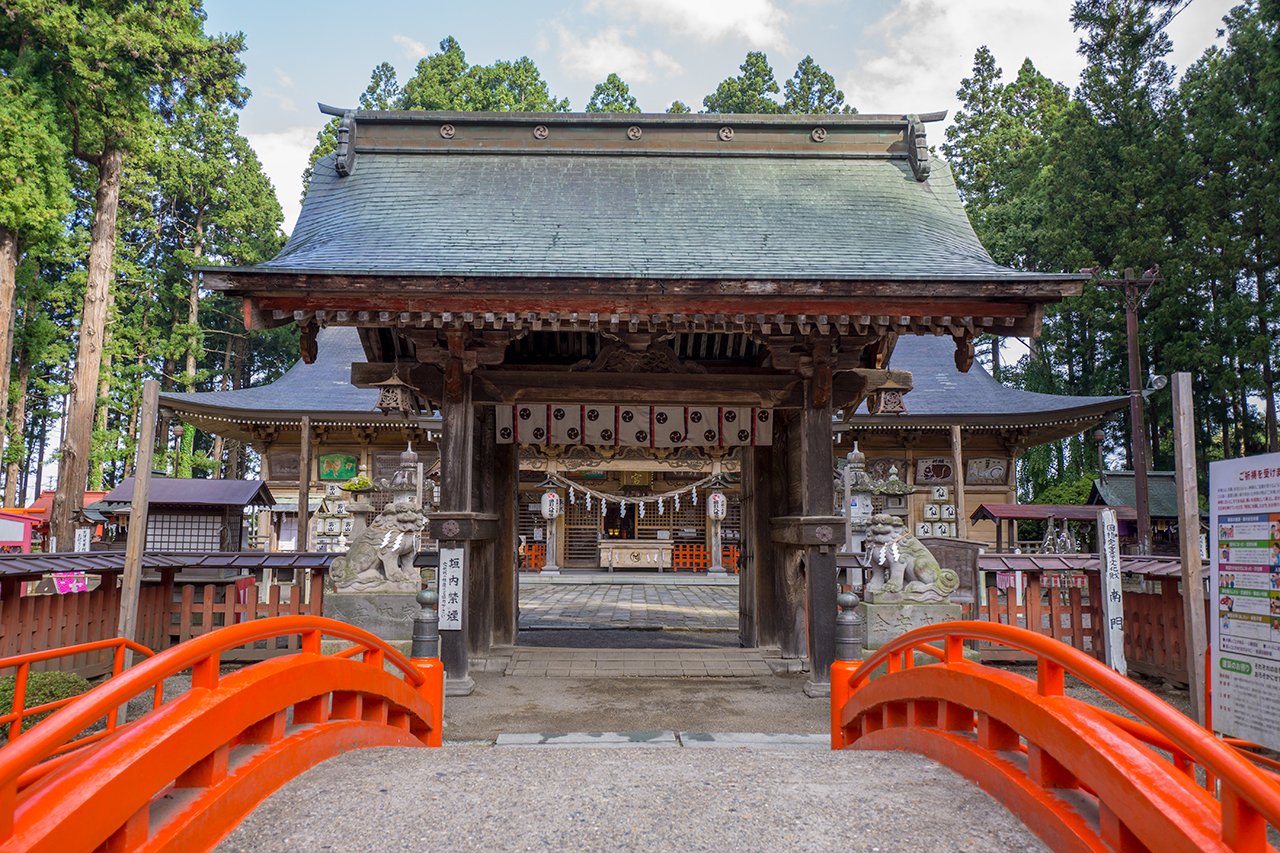 太鼓橋と正門