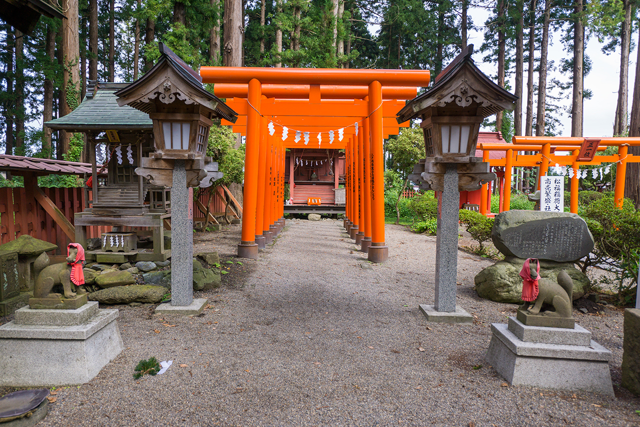 悶破稲荷神社 鳥居