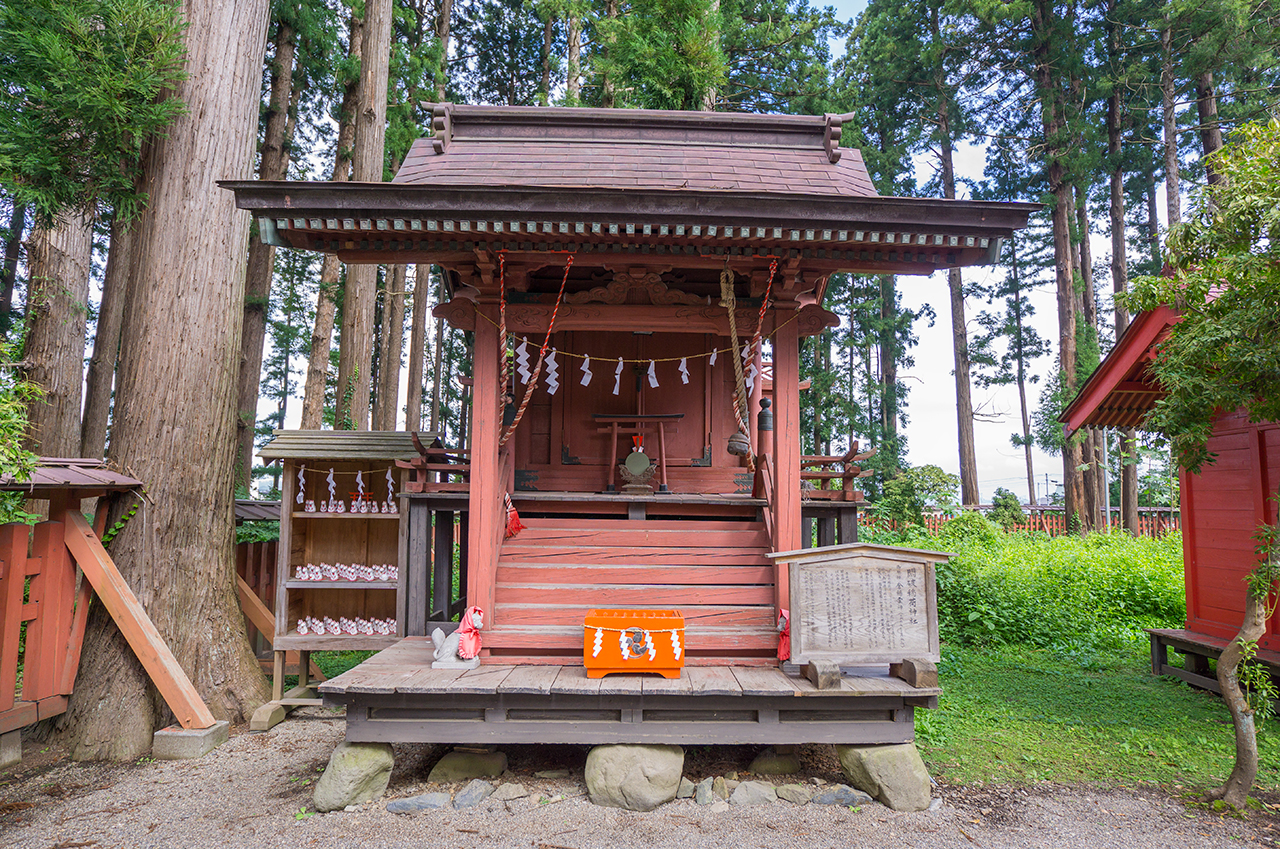 悶破稲荷神社 社殿