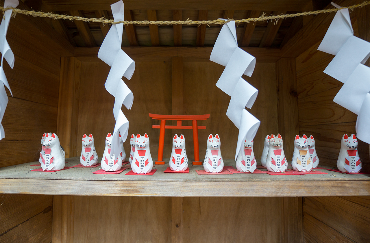 悶破稲荷神社に奉納された願いきつね
