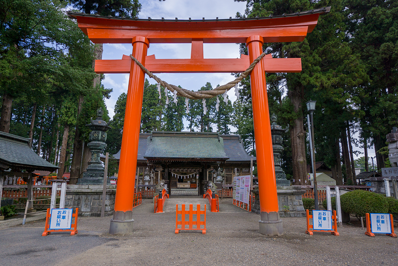 鳥居と正門