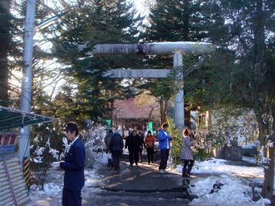 長者山新羅神社 鳥居と拝殿