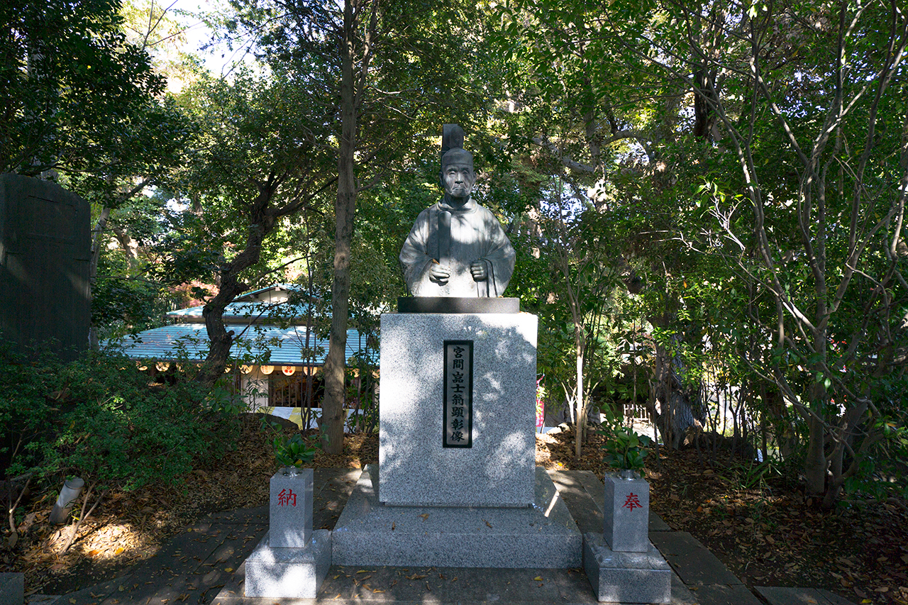 宮間嵓士翁顕彰像