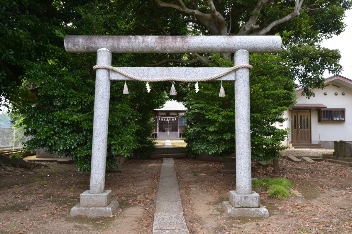 鳥居と拝殿