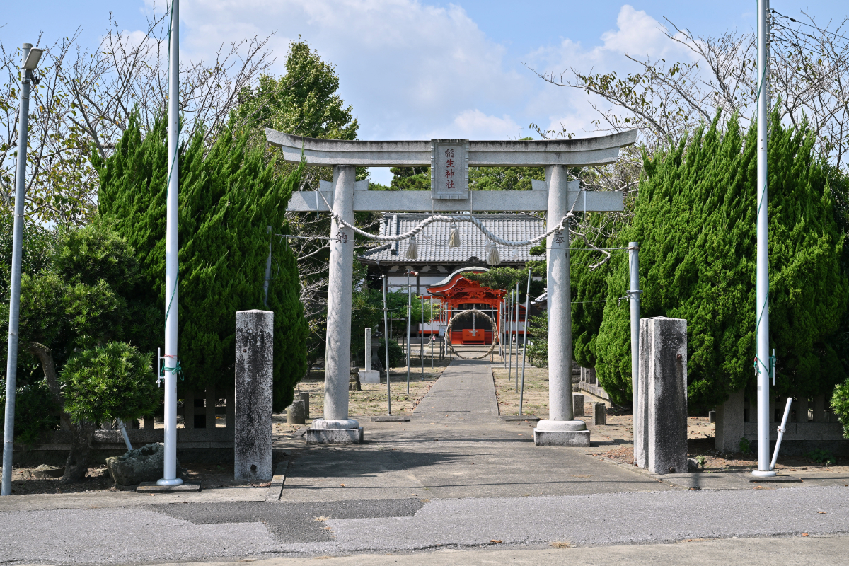 鳥居と拝殿