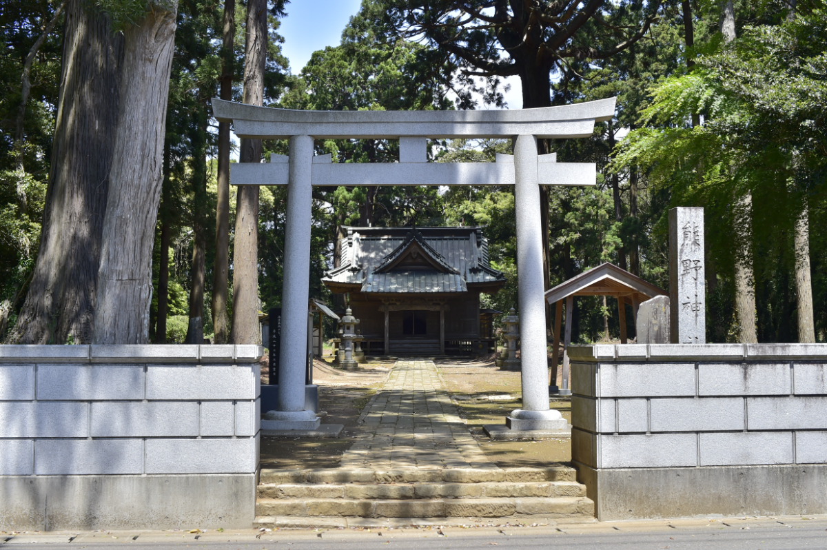 鳥居と拝殿
