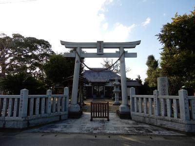 皇産靈神社 鳥居と拝殿