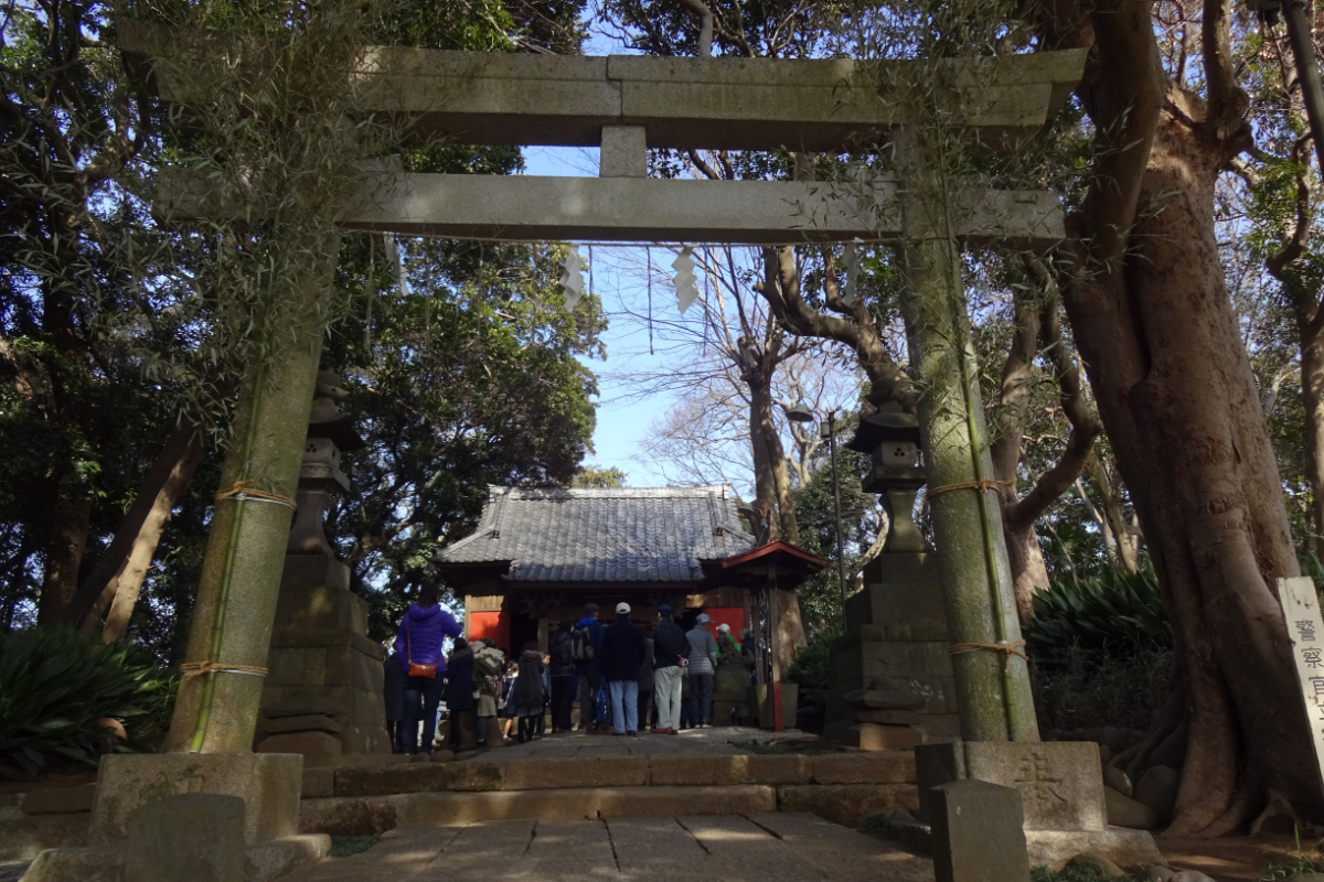 鳥居と拝殿