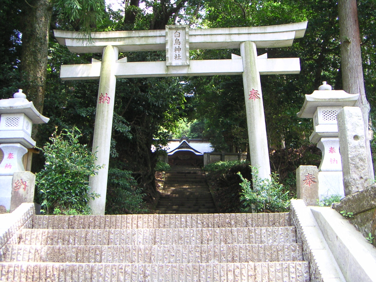 鳥居と拝殿