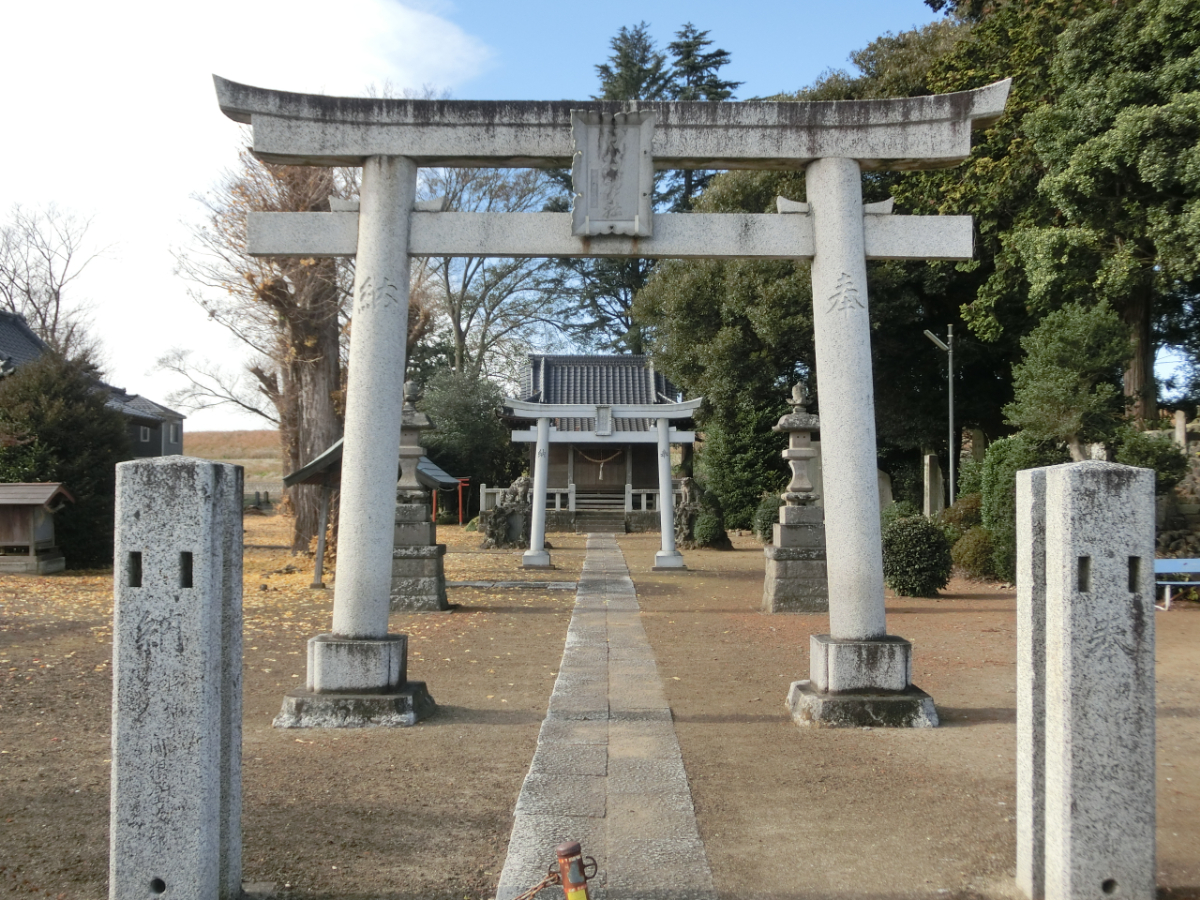 鳥居と拝殿