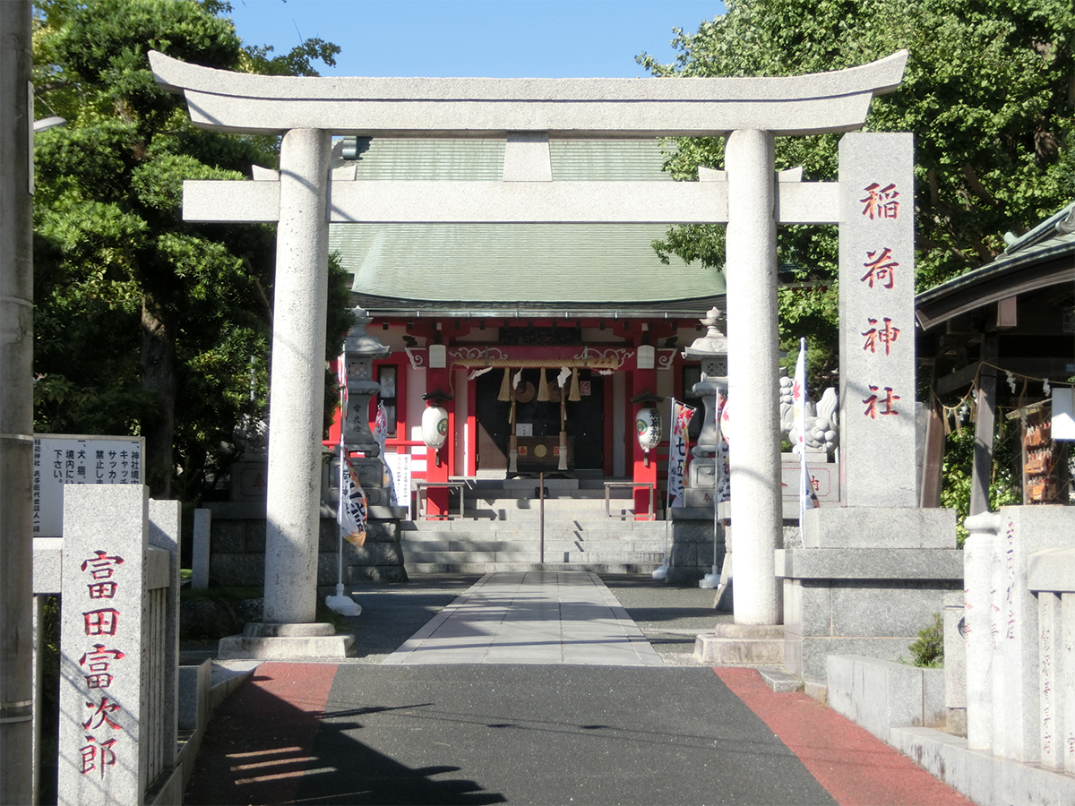 鳥居と拝殿