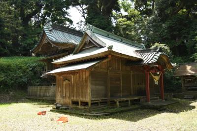 白山神社 拝殿と本殿