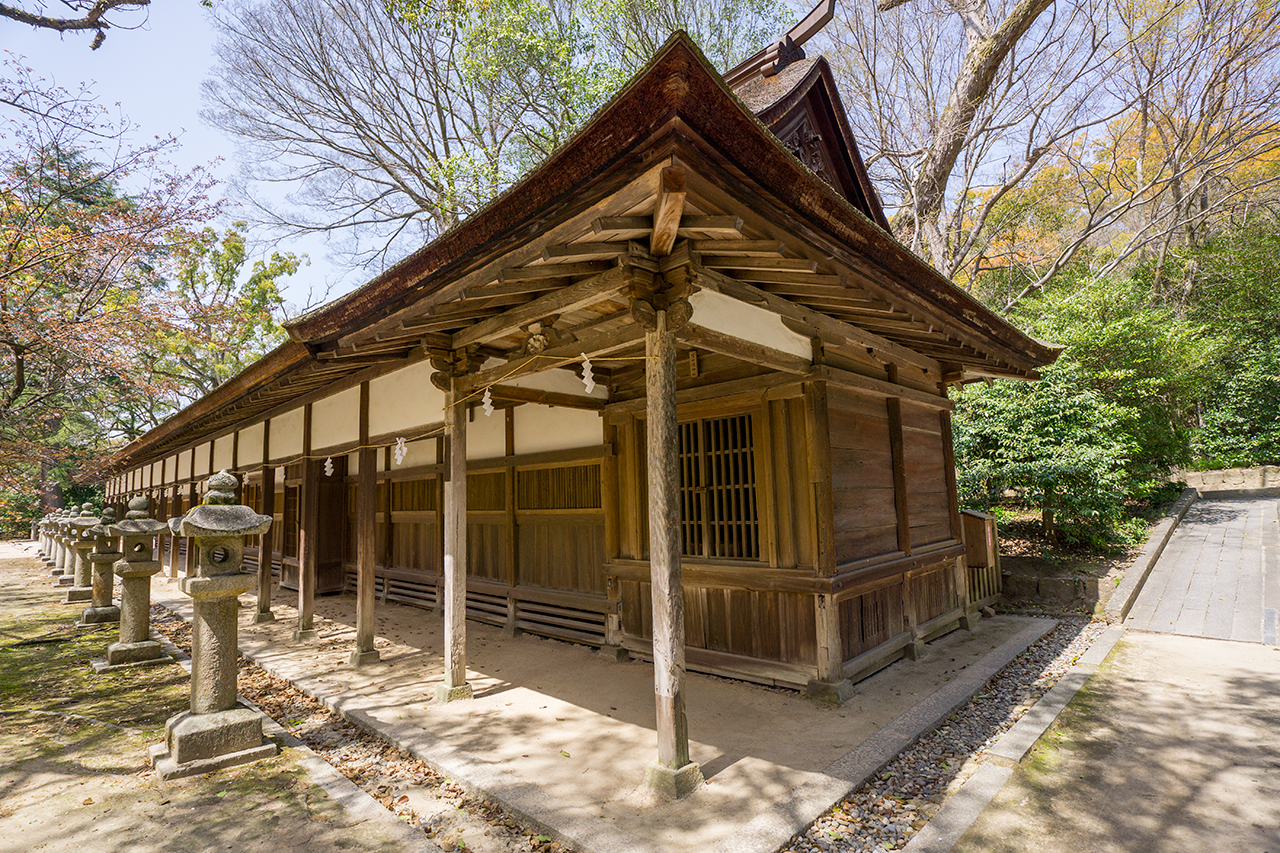 十七神社 社殿右から