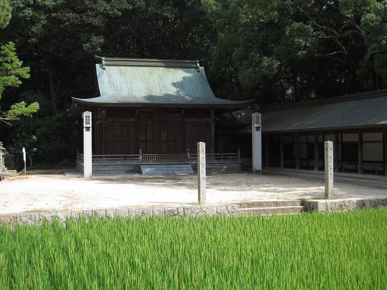 御棧敷殿と斎田