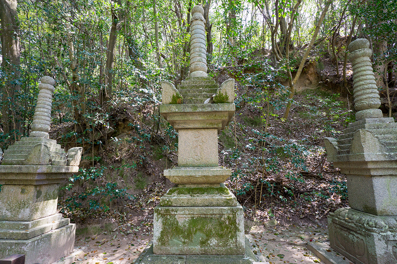 宝篋印塔の中央の塔