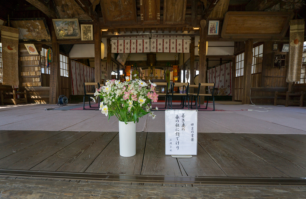 拝殿内