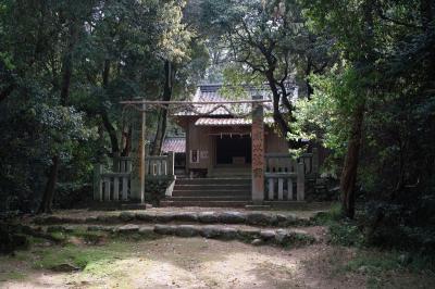 伊加奈志神社 鳥居と拝殿