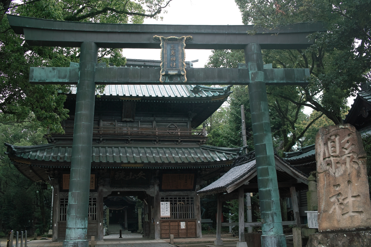 鳥居と拝殿