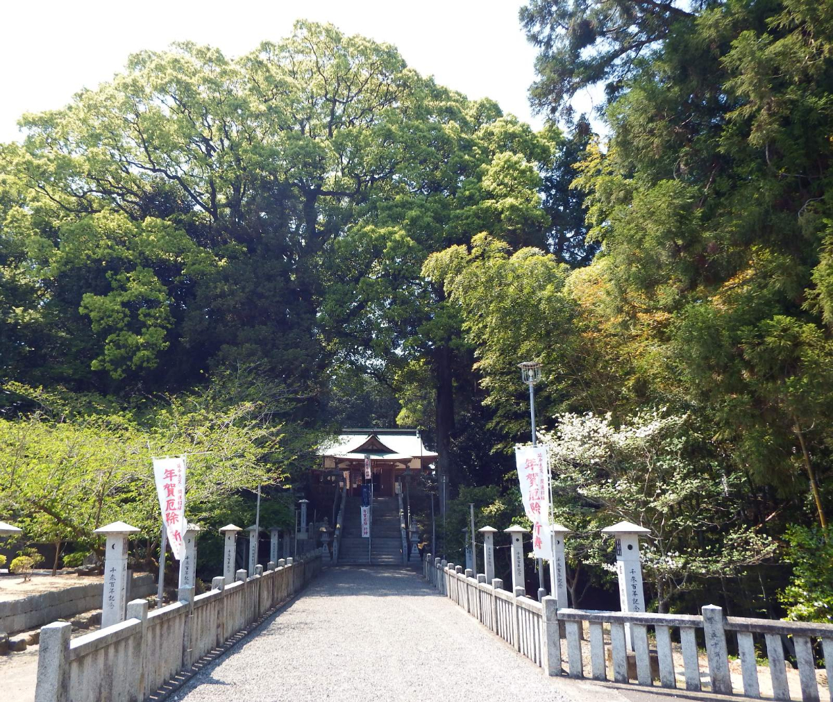 参道と社殿