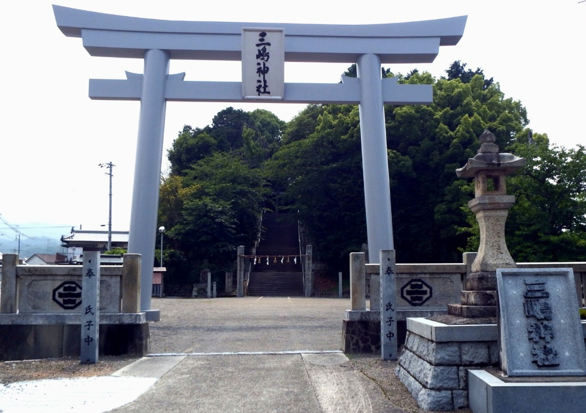 鳥居と石段