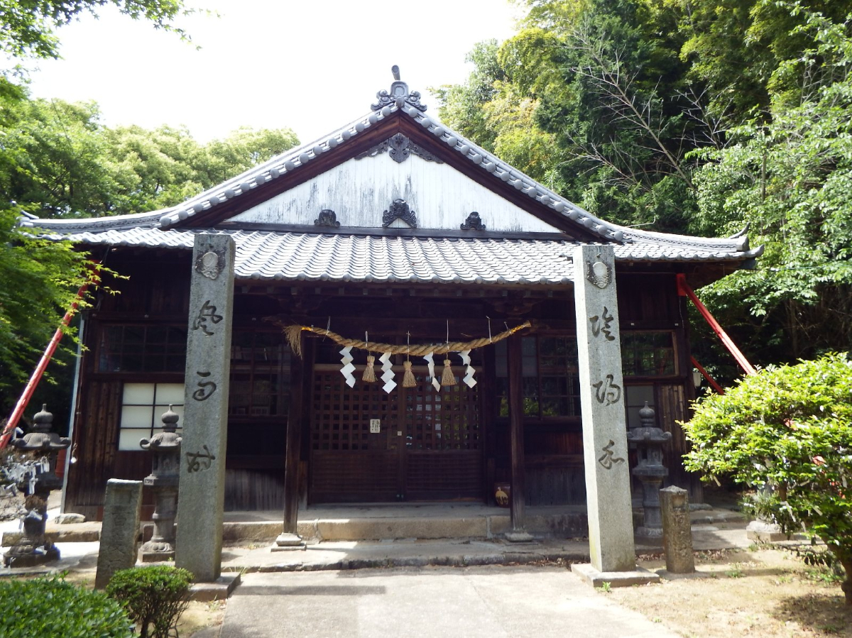 鳥居と拝殿
